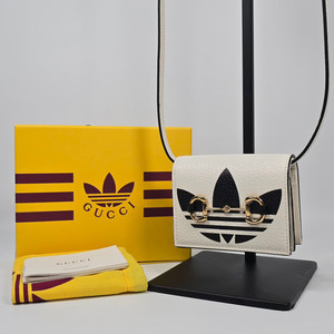 구찌 X 아디다스 클러치 미니 크로스백 이미지