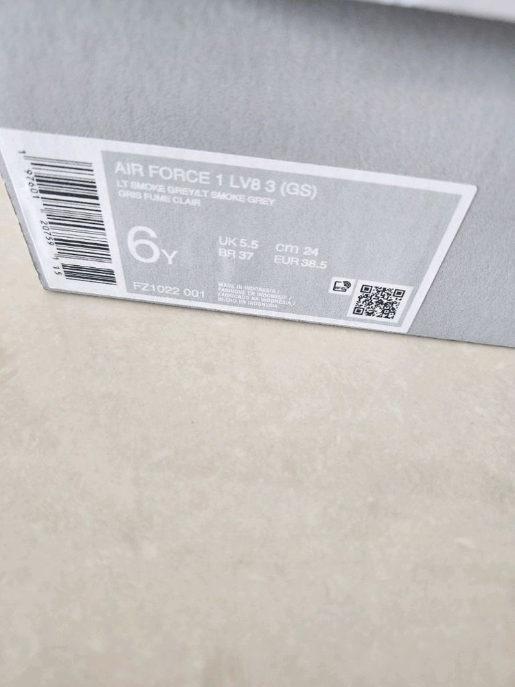 가격내림/새상품/나이키 에어포스 1 LV8 (GS) 240mm/라이트 스모크 그레이 시멘트 그레이 이미지