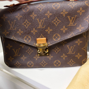 듀티 루이 모노그램 포쉐트메티스 캔버스 크로스백 이미지