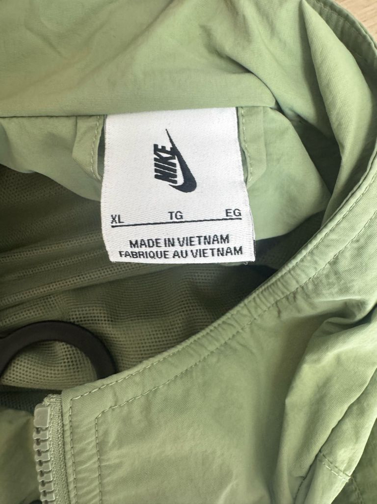 나이키 솔로스우시 우븐 트랙 오일그린 이미지