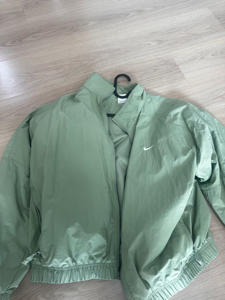 나이키 솔로스우시 우븐 트랙 오일그린 이미지