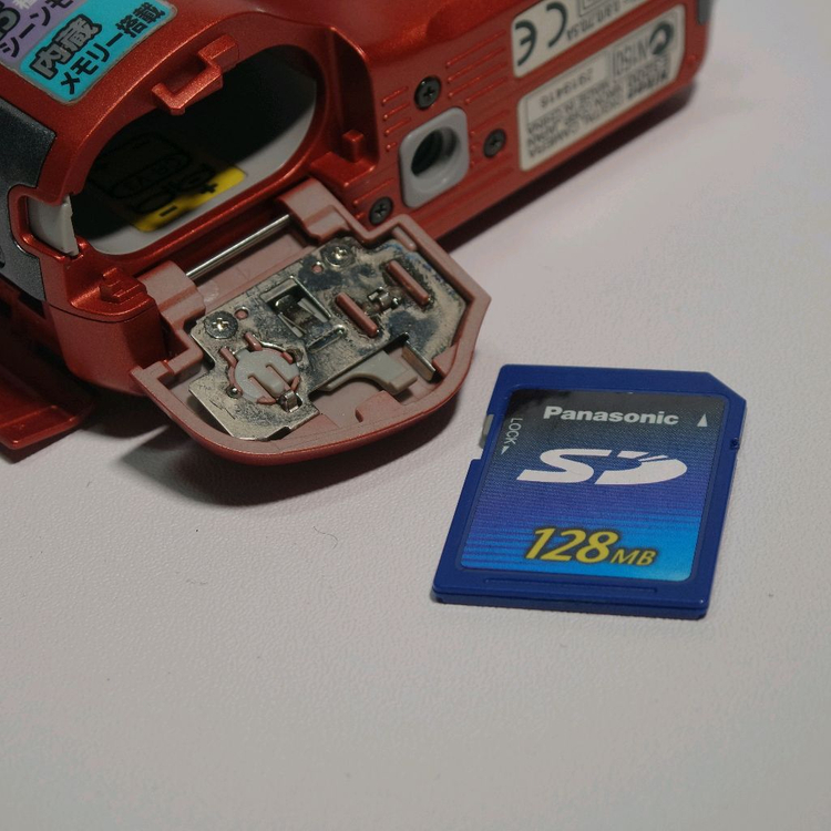 니콘 쿨픽스 3200 레드 디카 이미지