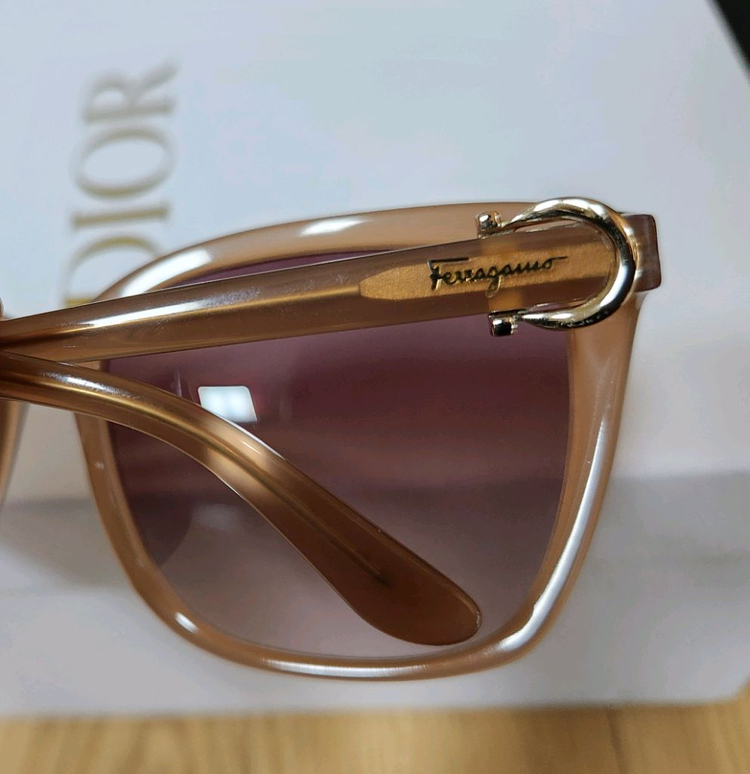 살바토레 페라가모 SF748SK 선글라스 이미지