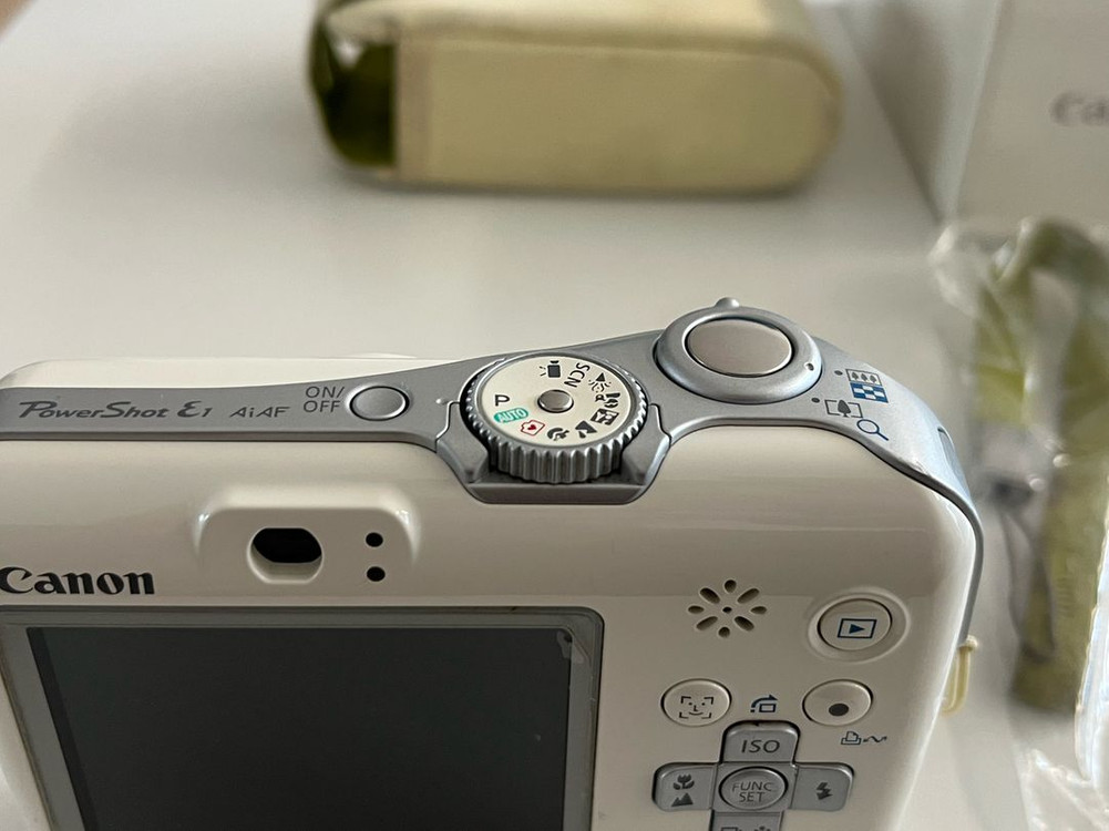 캐논 PowerShot E1 화이트 디지털 카메라 이미지