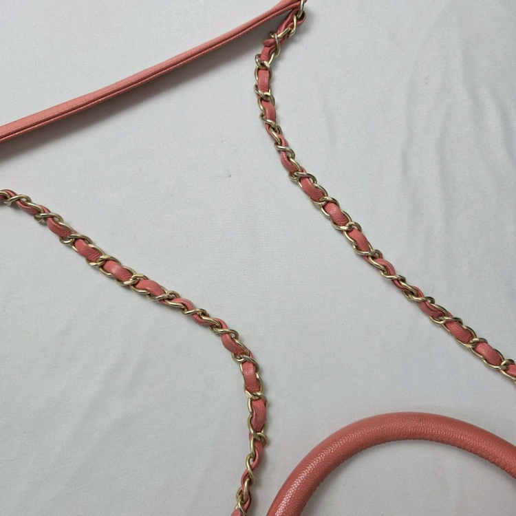 샤넬 코코핸들 미듐 캐비어 핑크 금장 이미지