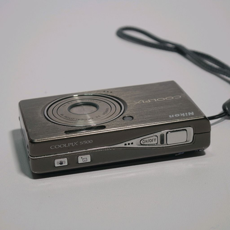 니콘 쿨픽스 S500 카메라 이미지