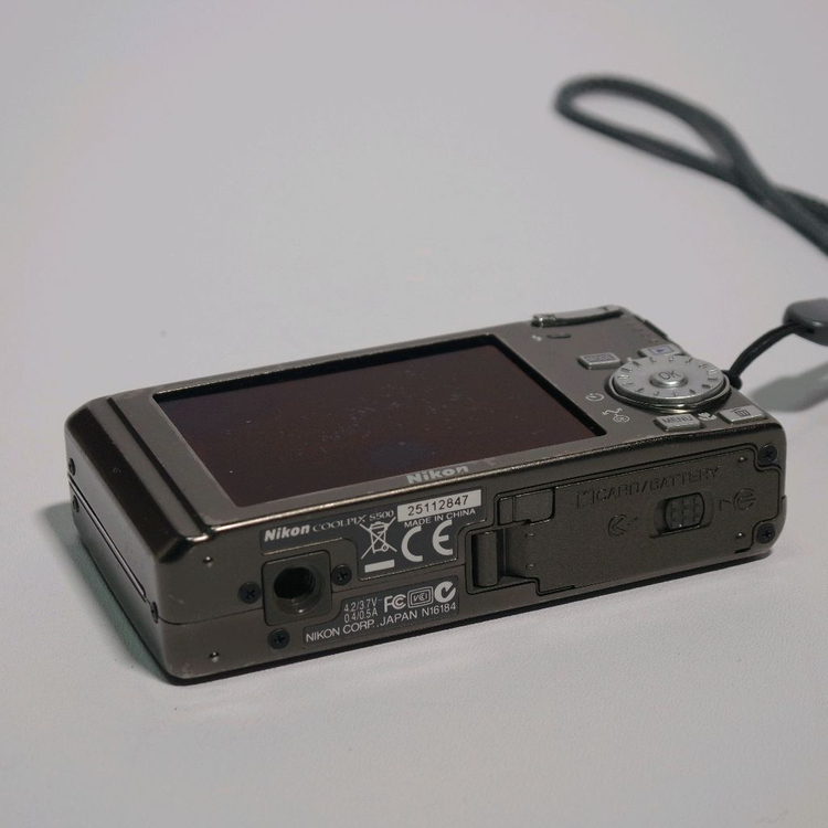 니콘 쿨픽스 S500 카메라 이미지