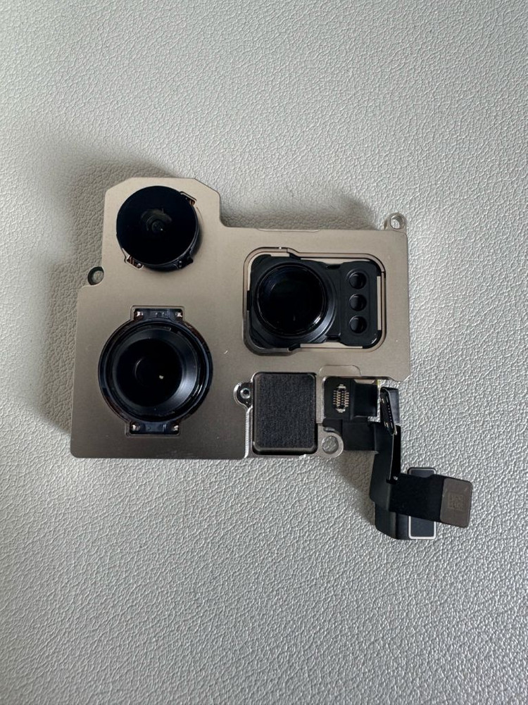 아이폰 16프로 부품 이미지