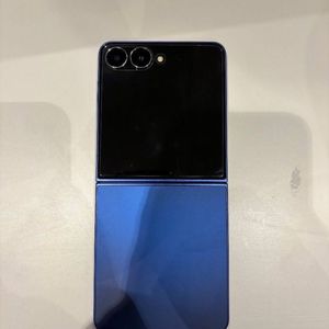 폴더블 스마트폰 256GB 이미지