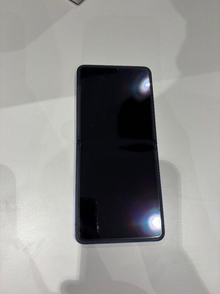 폴더블 스마트폰 256GB 이미지