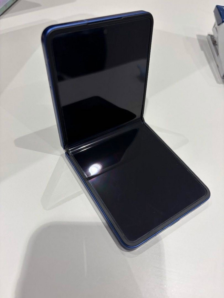 폴더블 스마트폰 256GB 이미지