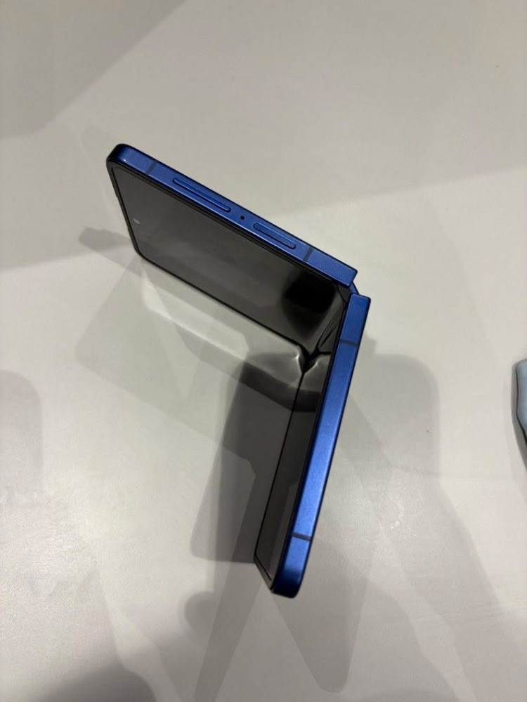 폴더블 스마트폰 256GB 이미지