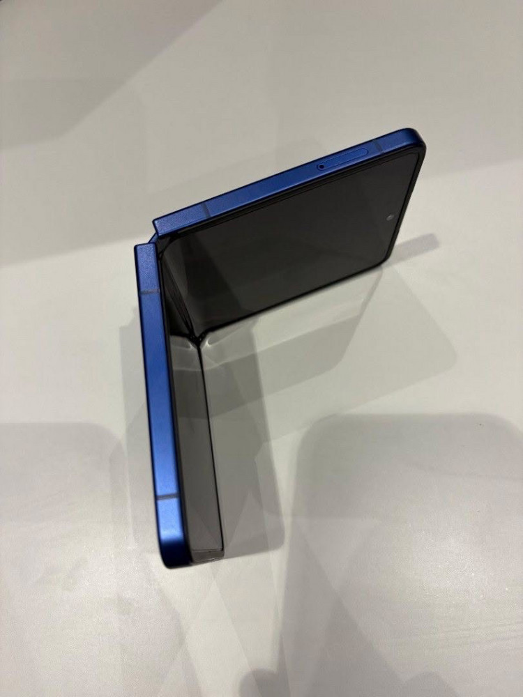 폴더블 스마트폰 256GB 이미지