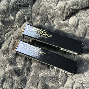 (새상품)맥 스튜디오 24아워 루미니스 리프트 래디언스 컨실러 NC14.5 , NC17.5 이미지
