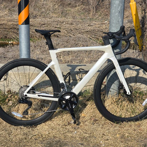 2024년 사바 콜로라도 7F Di2 풀카본 에어로 로드자전거 화이트 M사이즈 팝니다 170 이미지