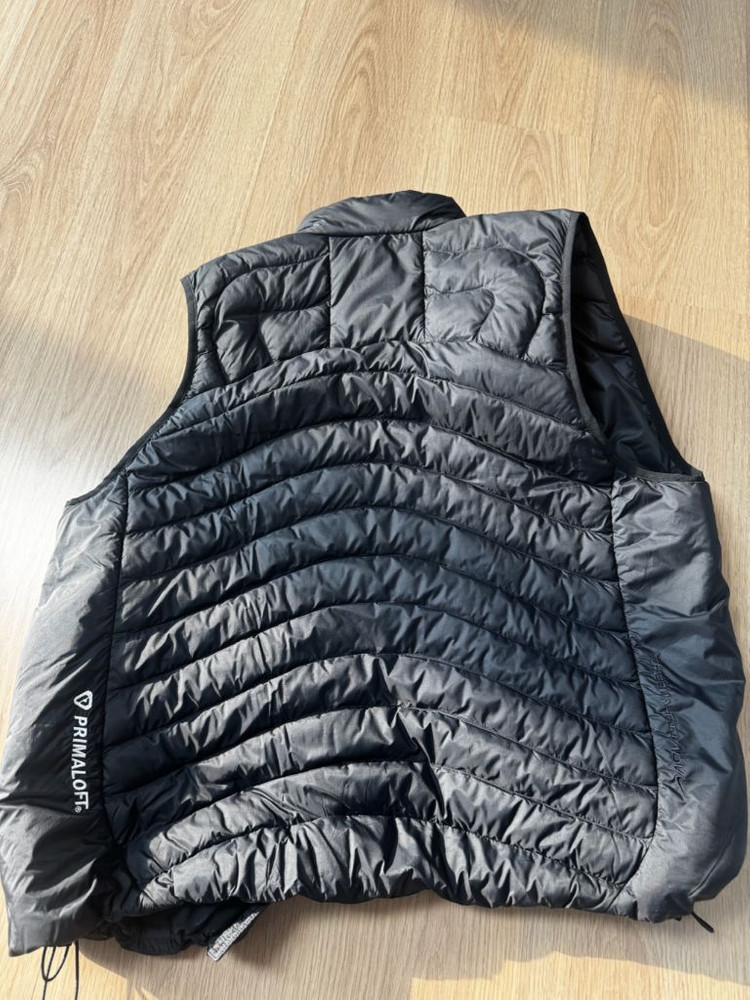 나이키 acg 라바플로우 패딩조끼 이미지