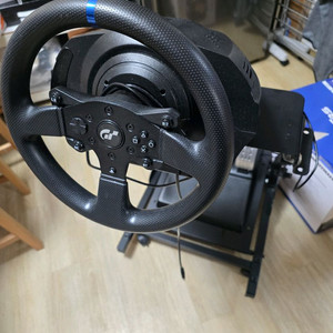 트러스트마스터 T300RS GT 에디션 레이싱 휠 이미지