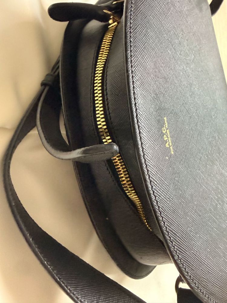 아페쎄 하프문백 블랙 크로스백 이미지