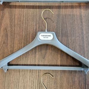 톰브라운 3종 옷걸이, 바지걸이 세 종류 판매합니다. 이미지