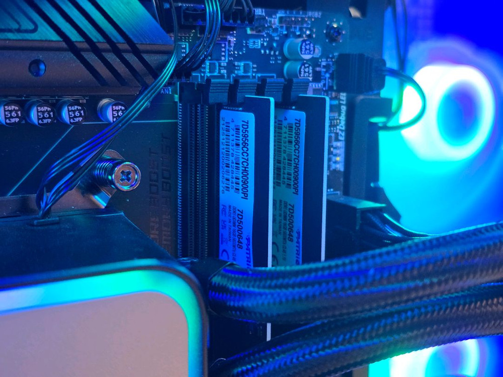 라이젠 9600X/ DDR5-5600 32G/ 1TB 글카만 빠진 반본체 팝니다. 이미지