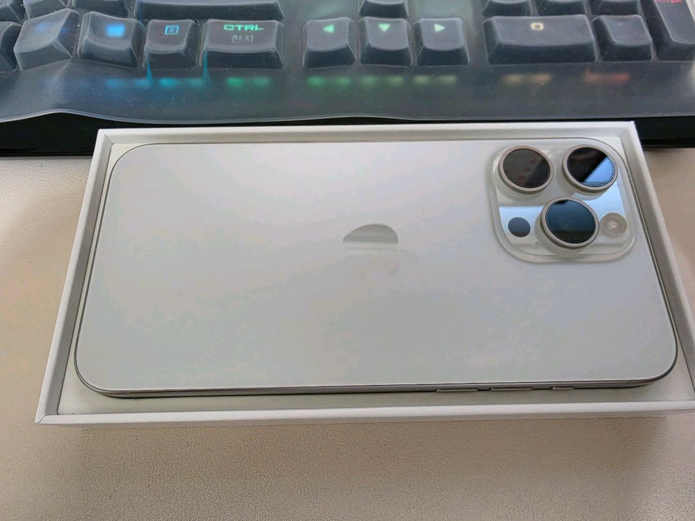 아이폰 15 프로맥스 화이트 512GB(자급제) 이미지