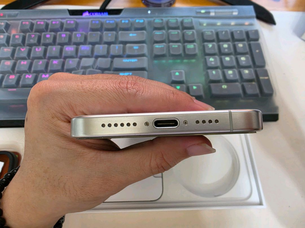 아이폰 15 프로맥스 화이트 512GB(자급제) 이미지