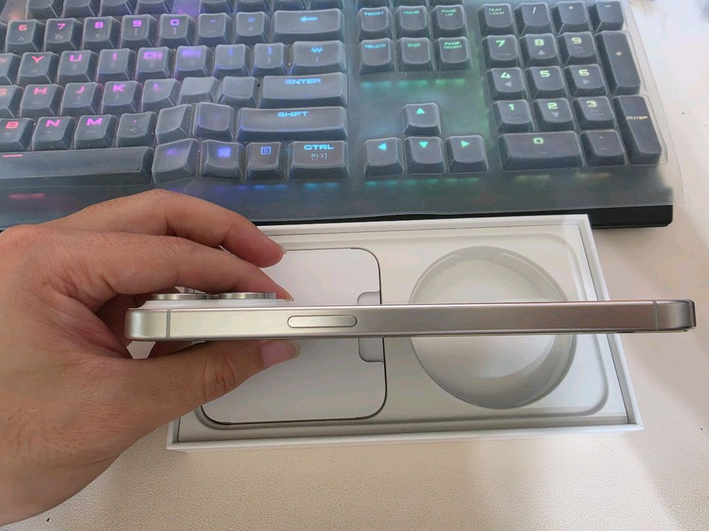 아이폰 15 프로맥스 화이트 512GB(자급제) 이미지