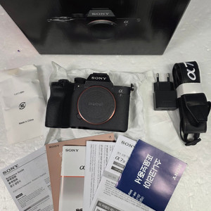 소니a7m4 풀박스 바디판매해요 스킨입혀둔바디라 깨끗합니다 이미지
