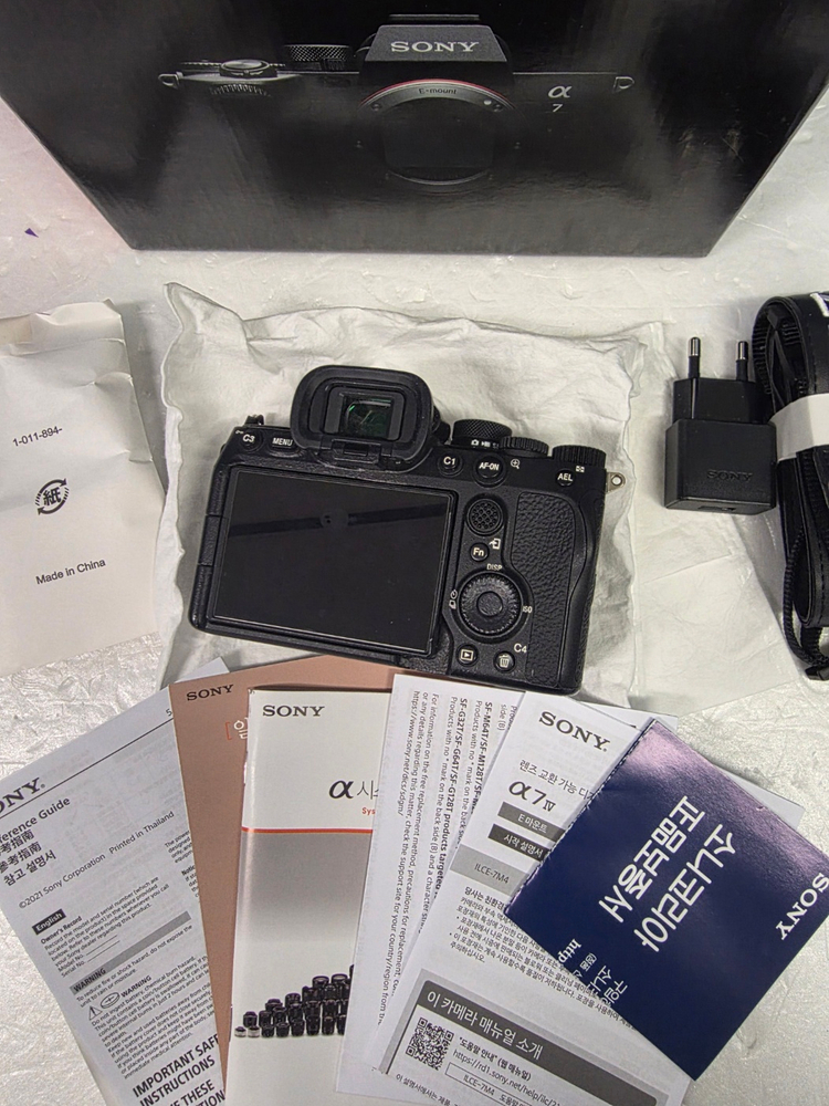 소니a7m4 풀박스 바디판매해요 스킨입혀둔바디라 깨끗합니다 이미지