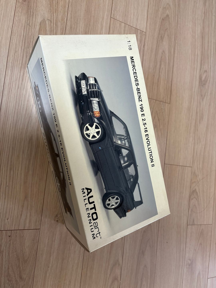 1/18 초레어 하이엔드 다이캐스트 모형카 판매합니다(BBR ENZO, BENZ 190E EVO2, R8) 이미지