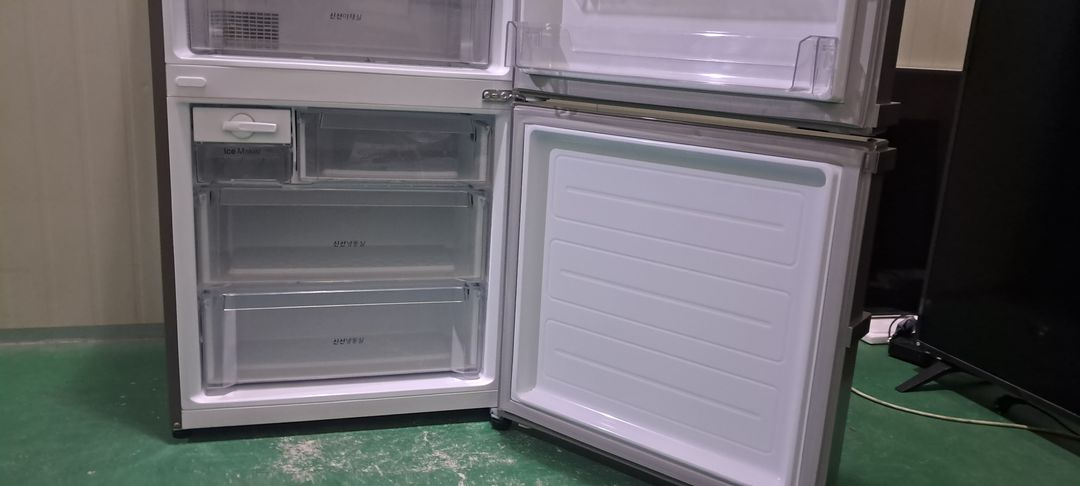 1599 엘지 452L 2도어냉장고(메탈) 이미지