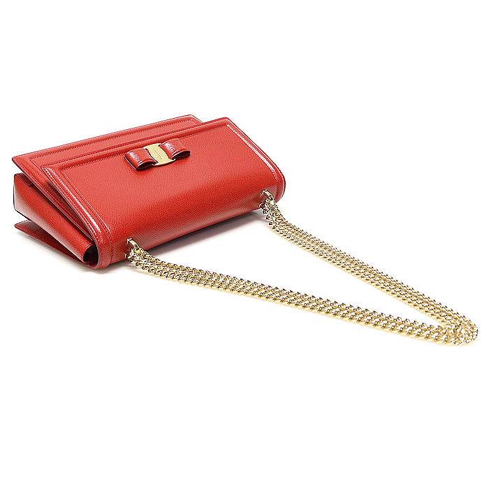 페라가모 레드 엠보스 카프스킨 금장 바라 지니 미디움 플랩 크로스백 / 21 G462 이미지