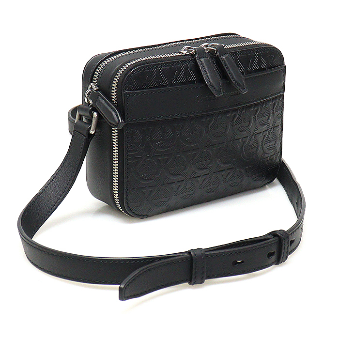 페라가모 블랙 해머드 카프스킨 간치니 로고 크로스백 / 24-0410 745702 이미지