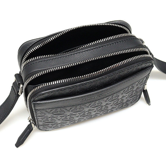 페라가모 블랙 해머드 카프스킨 간치니 로고 크로스백 / 24-0410 745702 이미지