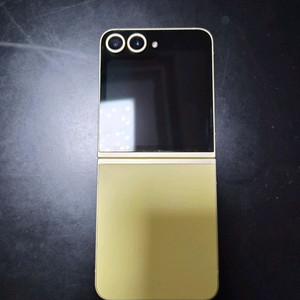 폴더블 스마트폰 이미지