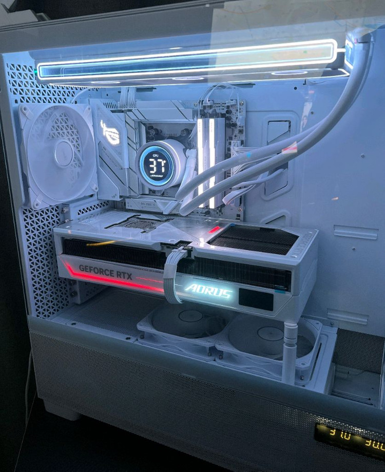 9800x3d RTX 5090 어로스마스터 ICE 1200w 고사양 화이트 데스크탑 수냉 PC 이미지