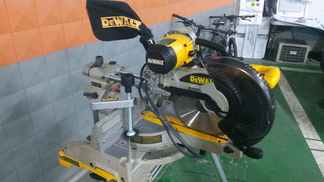 디윌트슬라이딩각도절단기,스탠드 판매합니다 이미지