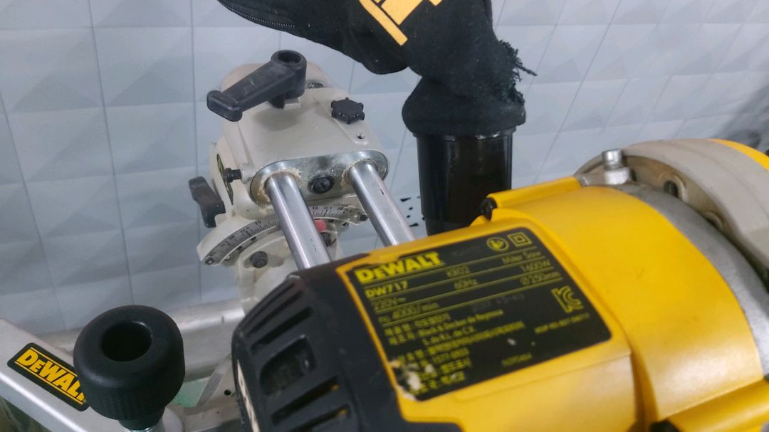 디윌트슬라이딩각도절단기,스탠드 판매합니다 이미지