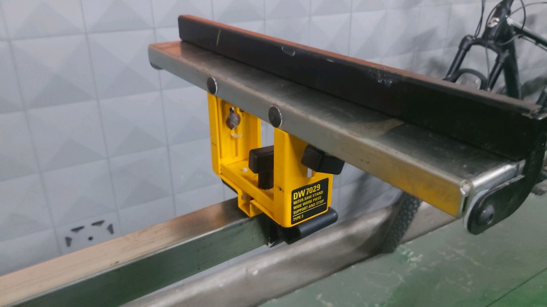 디윌트슬라이딩각도절단기,스탠드 판매합니다 이미지