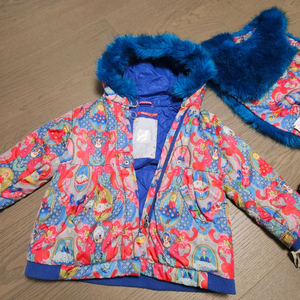 오일릴리 키즈패딩 퍼베스트 이미지