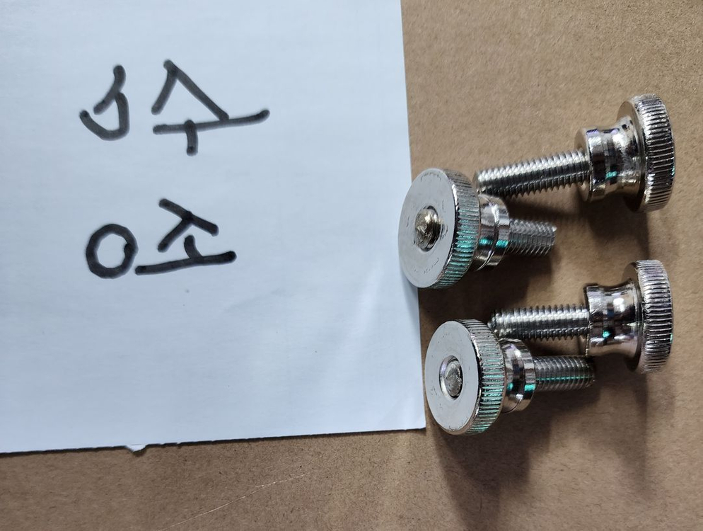 55.65.75.인치 TV 벽걸이 브라켓 LG. 삼성. 겸용 콘센트 무타공 겸용 이미지