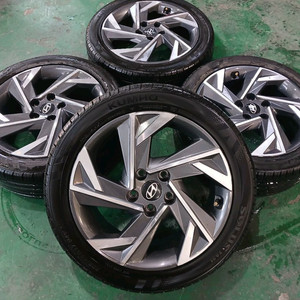 아반떼 CN7 17인치 중고 휠 타이어 판매합니다 이미지