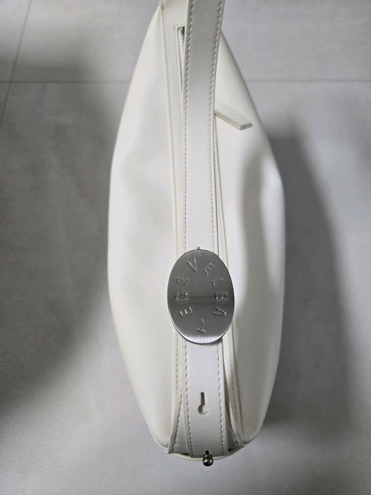 엘바테게브 그레이스백 화이트 이미지