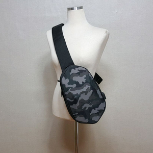 카모 남성 메신저백(USB포트/태블릿pc수납가능)상태우수 이미지