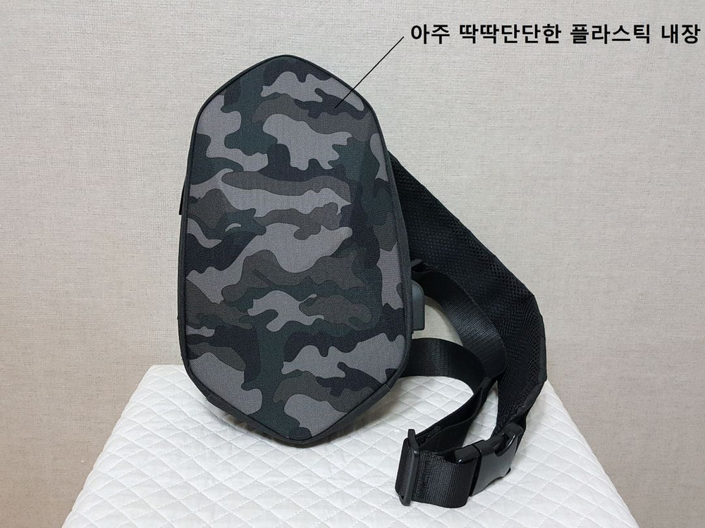 카모 남성 메신저백(USB포트/태블릿pc수납가능)상태우수 이미지