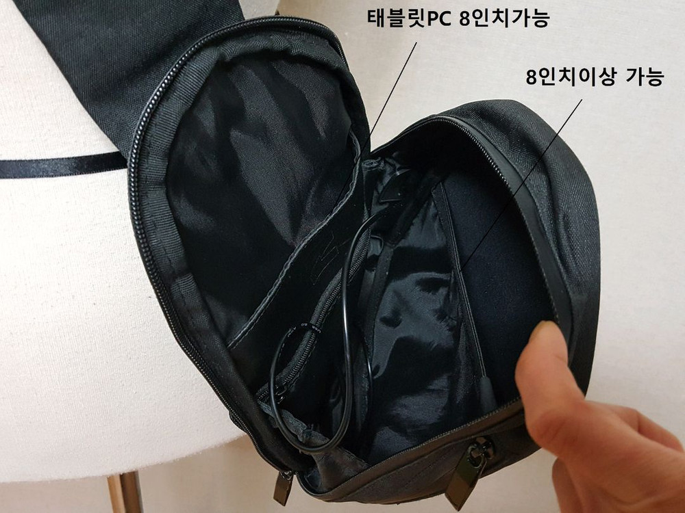 카모 남성 메신저백(USB포트/태블릿pc수납가능)상태우수 이미지