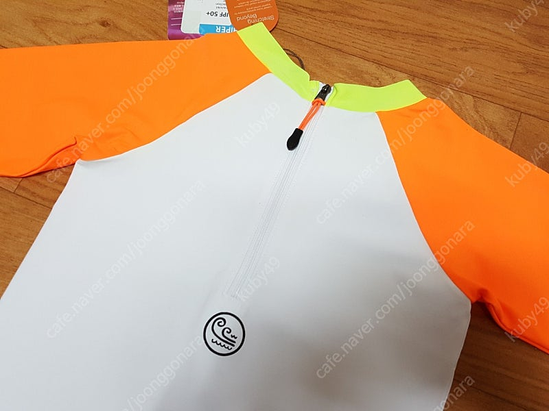 새상품)컬벨&서패스 아동 래쉬가드 상의 남여 8-9세 이미지