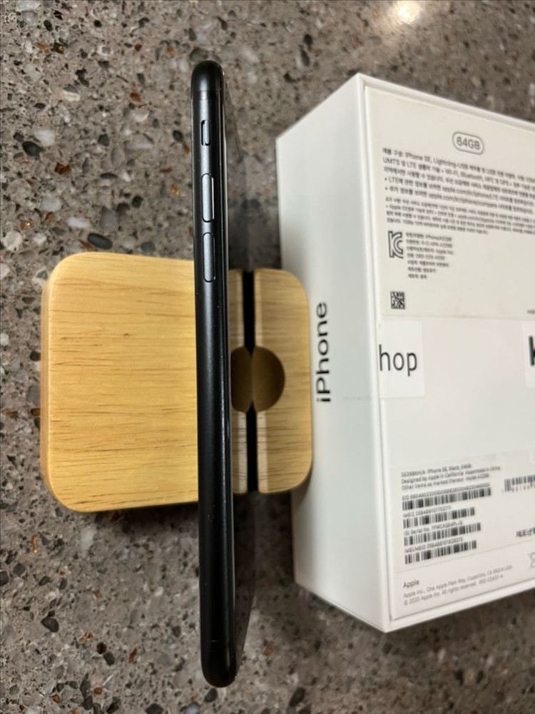 아이폰 SE2 블랙 64GB 풀구성 판매합니다 이미지