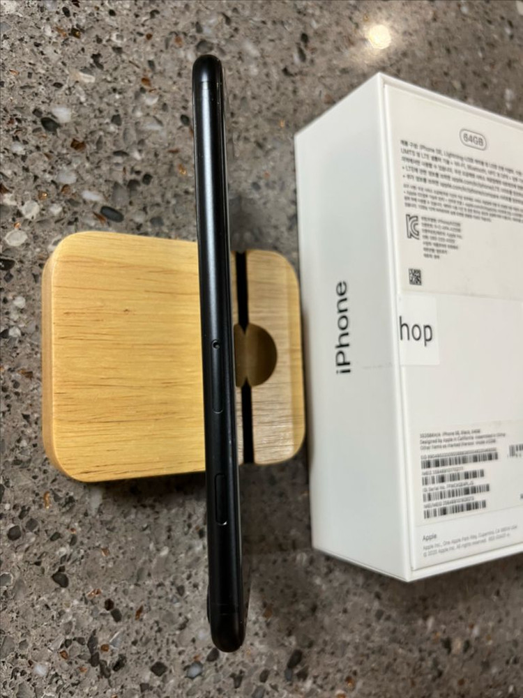 아이폰 SE2 블랙 64GB 풀구성 판매합니다 이미지