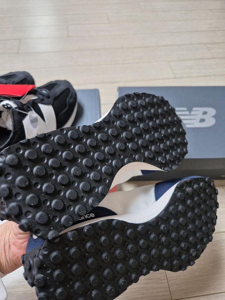 쿨거래시 6만 택포! 미착용 새제품 정품 뉴발란스 327 편한 운동화 남아여아 공용 4계절 운동화 220 이미지